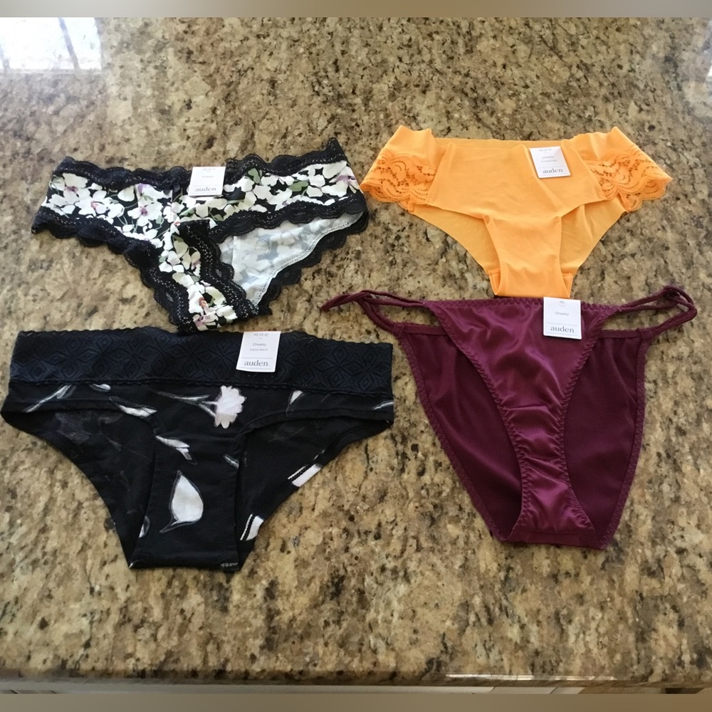 Panties size XS 0-2 set of 4 Auden